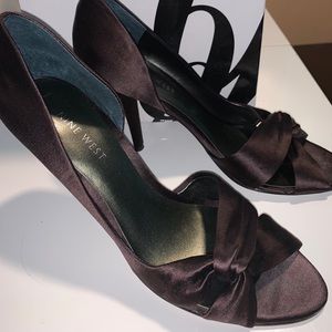 NINE WEST BROWN SATIN HEELS